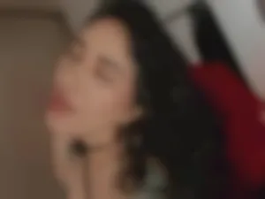 juli_hairy