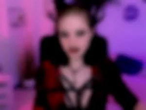 nikki_kiss_