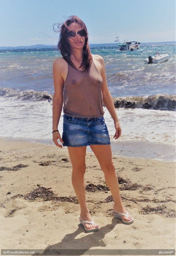 Milf Lola flashing in public