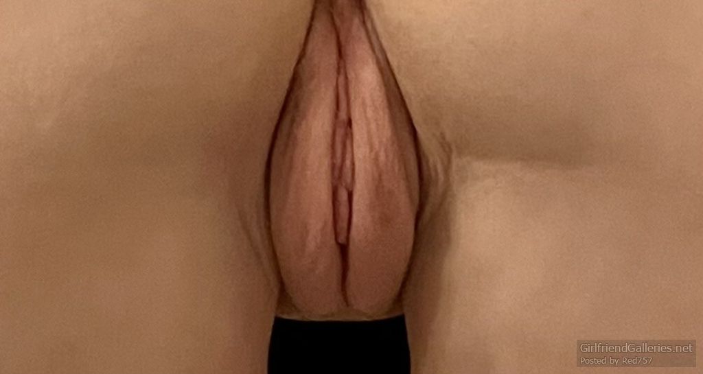 Wife showing her pretty pussy