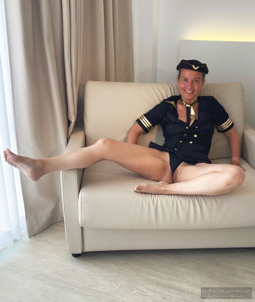 I'm waiting for your cum tribute ...