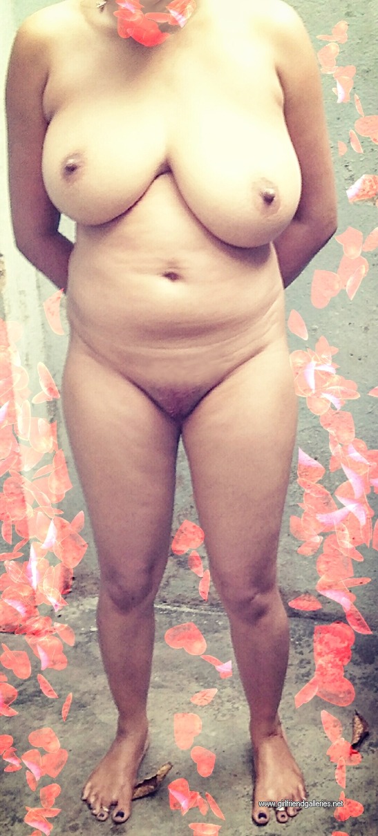 Desi slut nude outdoor boobs