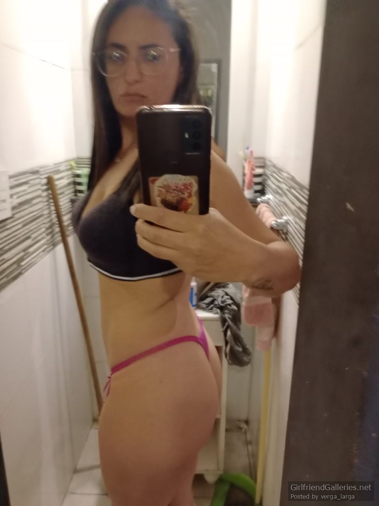 MILF selfshot in the mirror