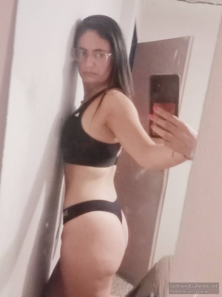 MILF selfshot in the mirror