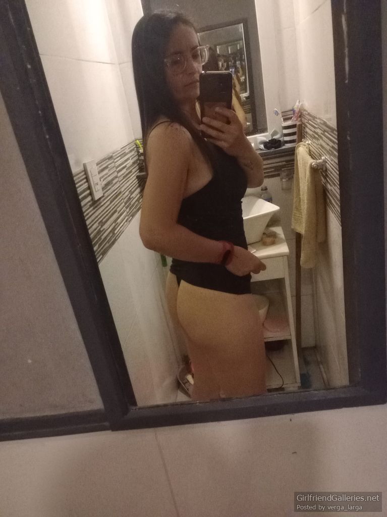 MILF selfshot in the mirror