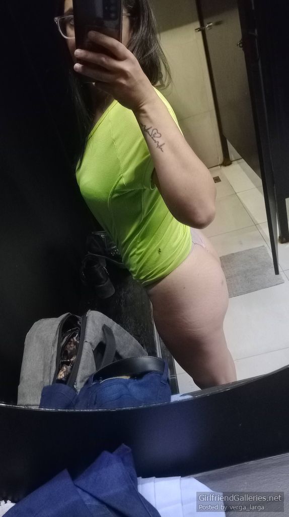 MILF selfshot in the mirror