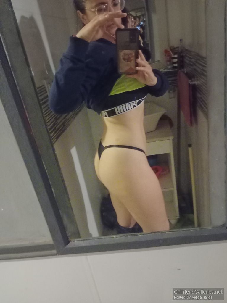 MILF selfshot in the mirror