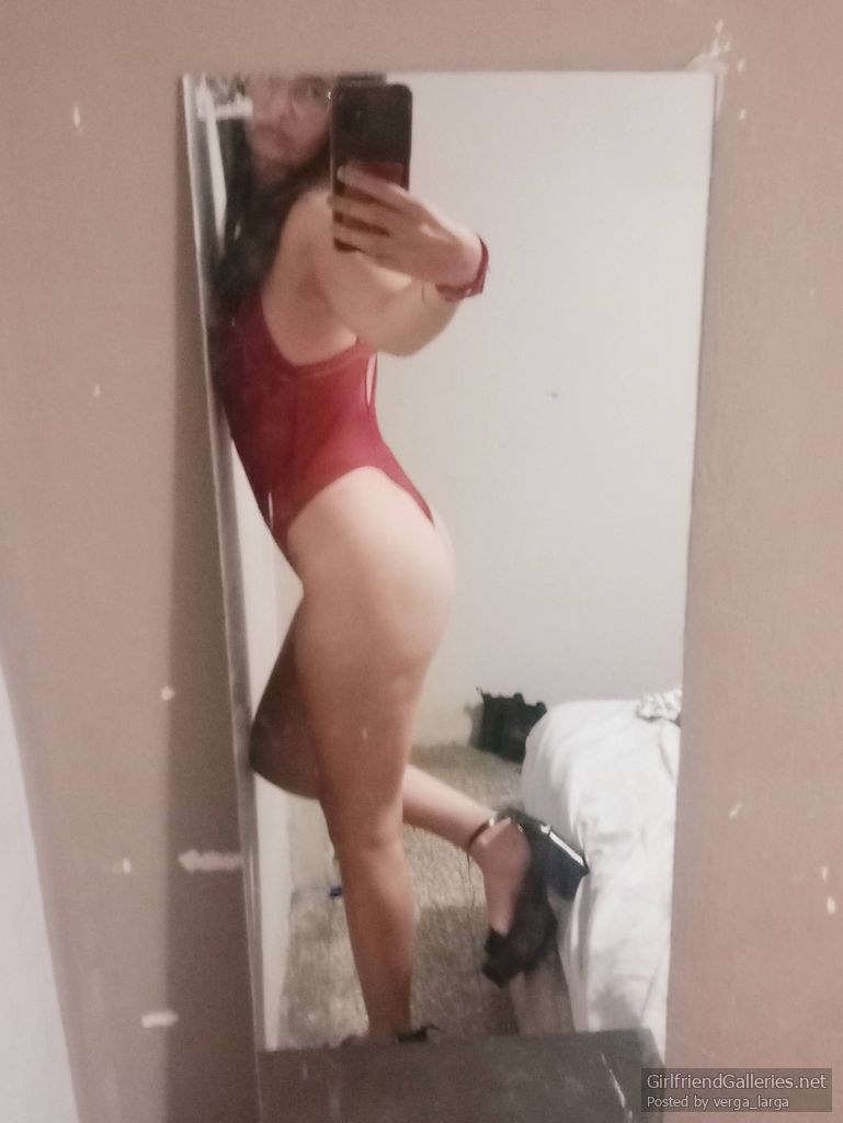 MILF selfshot in the mirror