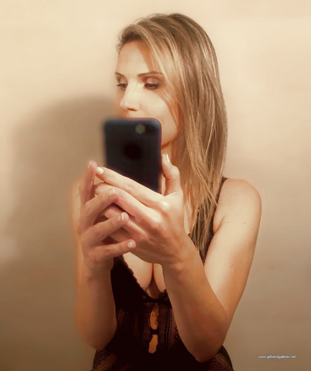 Selfie time!! Heidi HotWife - I love to expose myself! Me encant
