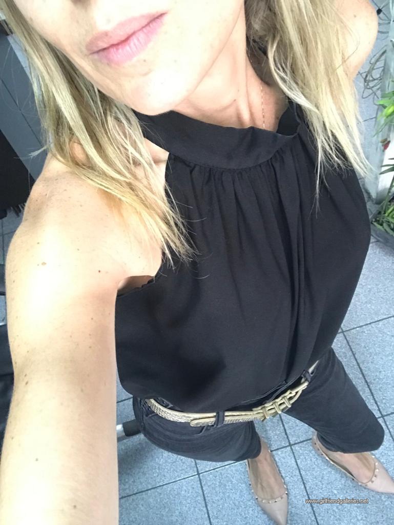 Selfie time!! Heidi HotWife - I love to expose myself! Me encant