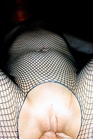 Uk English wife shows off her pussy and strips for you