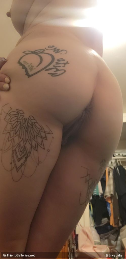 Petite tattooed milf shinin' like a diamond 💎