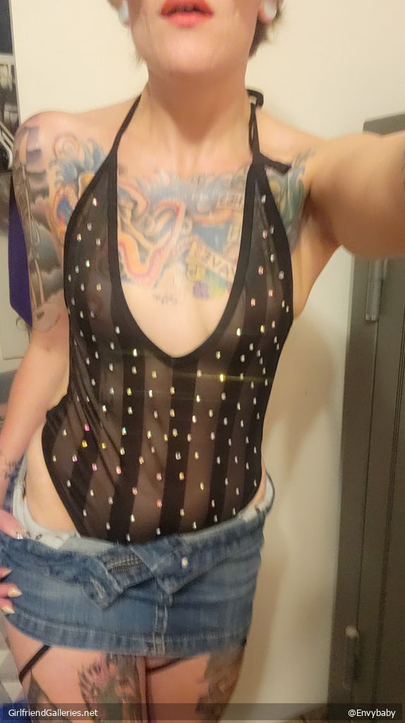 Petite tattooed milf shinin' like a diamond 💎