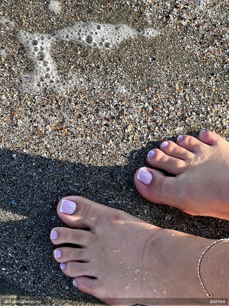 Feet delight and pussy