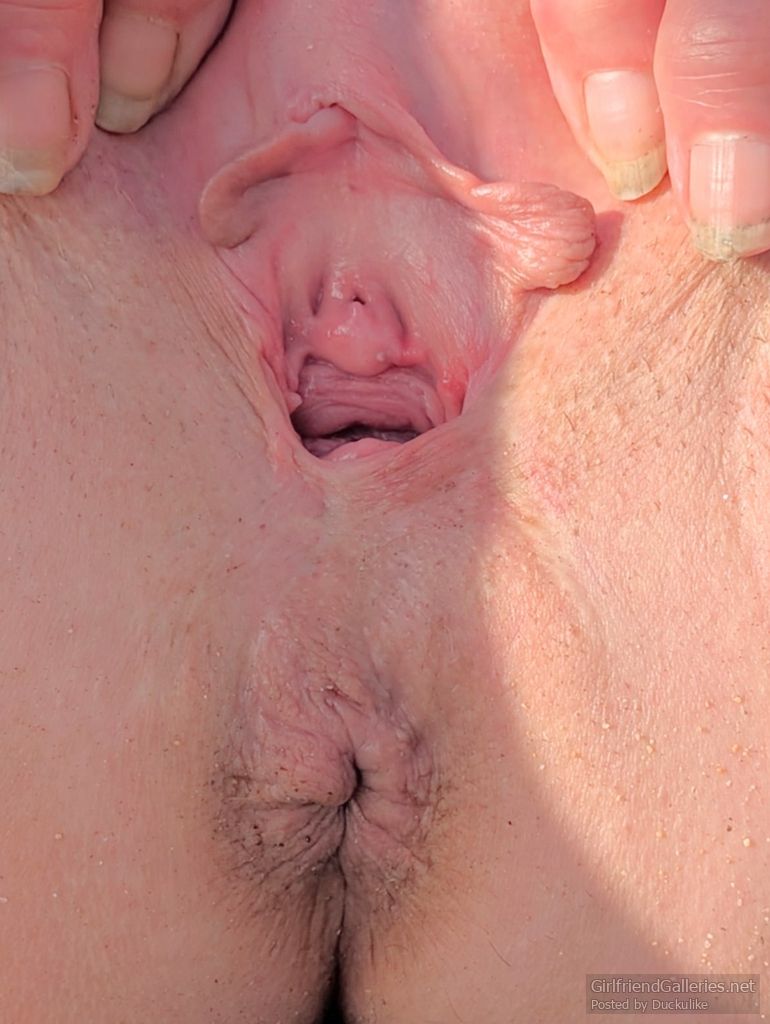 Wide open pussy on Maspalomas beach