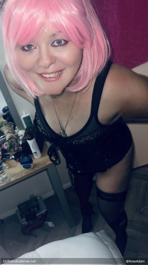 🌹 Rose dress up pink bunny
