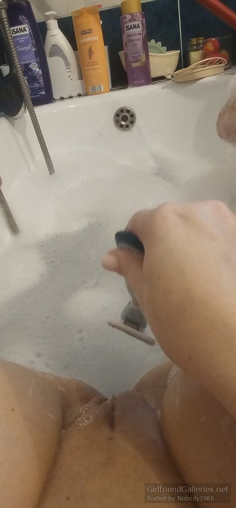 Shaving pussy gallery