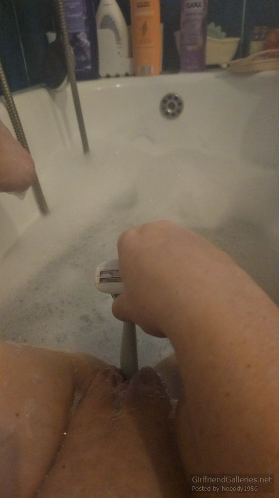 Shaving pussy gallery