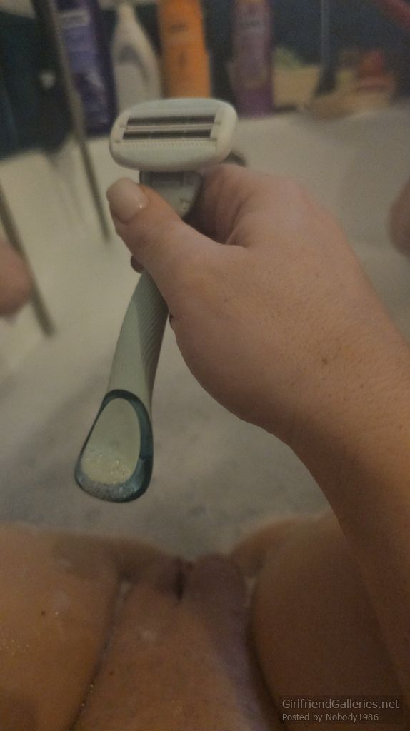 Shaving pussy gallery
