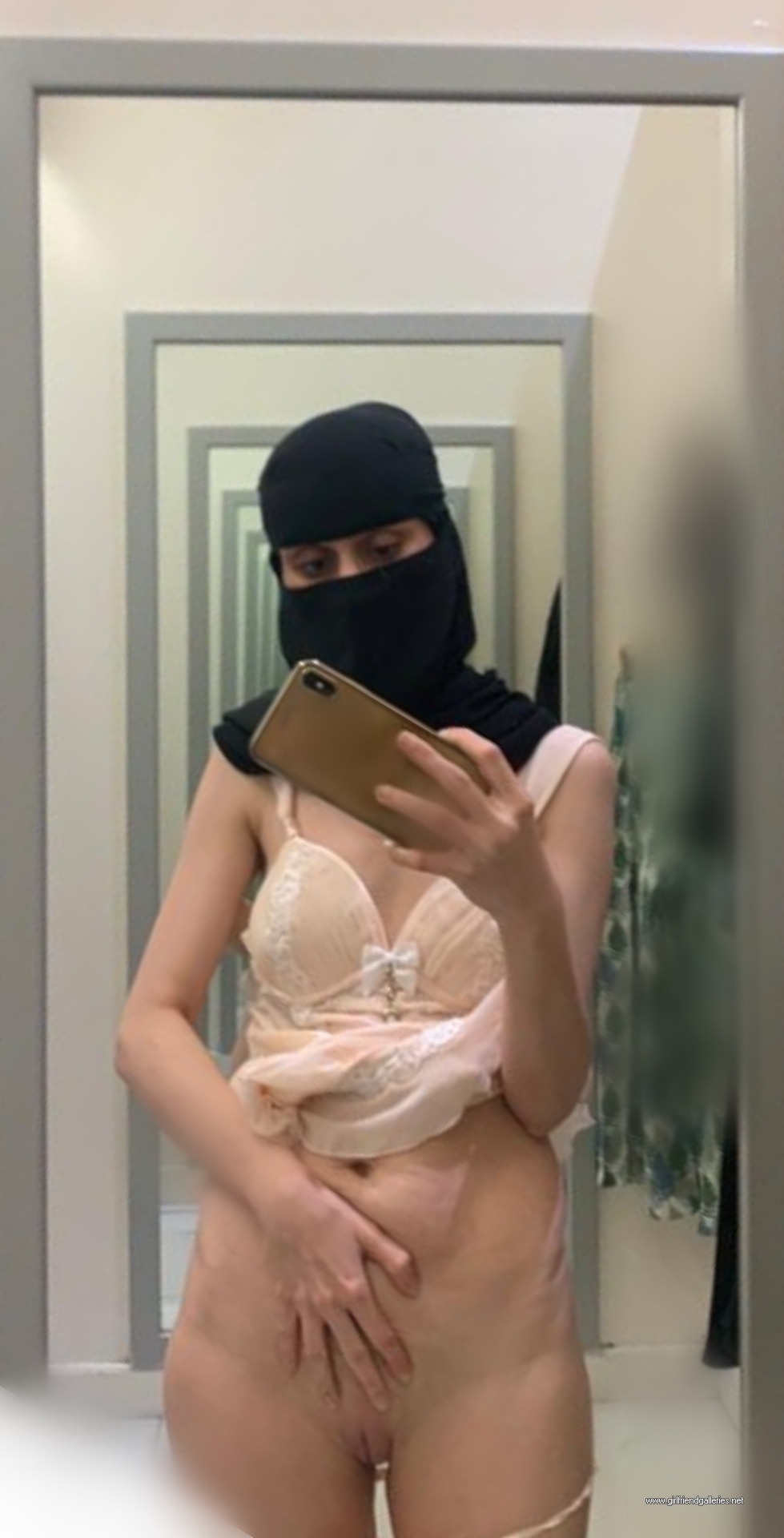 Bitchi niqab slut 