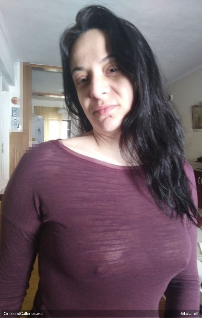 Webslut milf Lola keeping her legs opened for you!