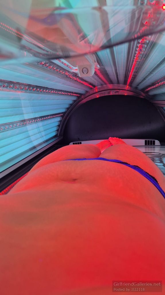 Sunbed and tits