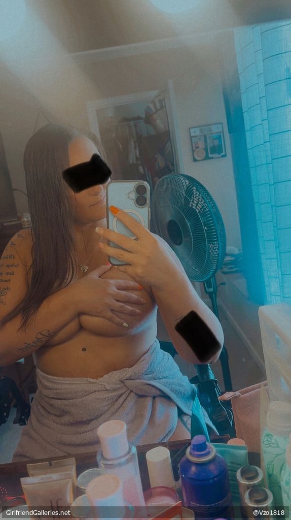 35 yr old wife loves to show her body