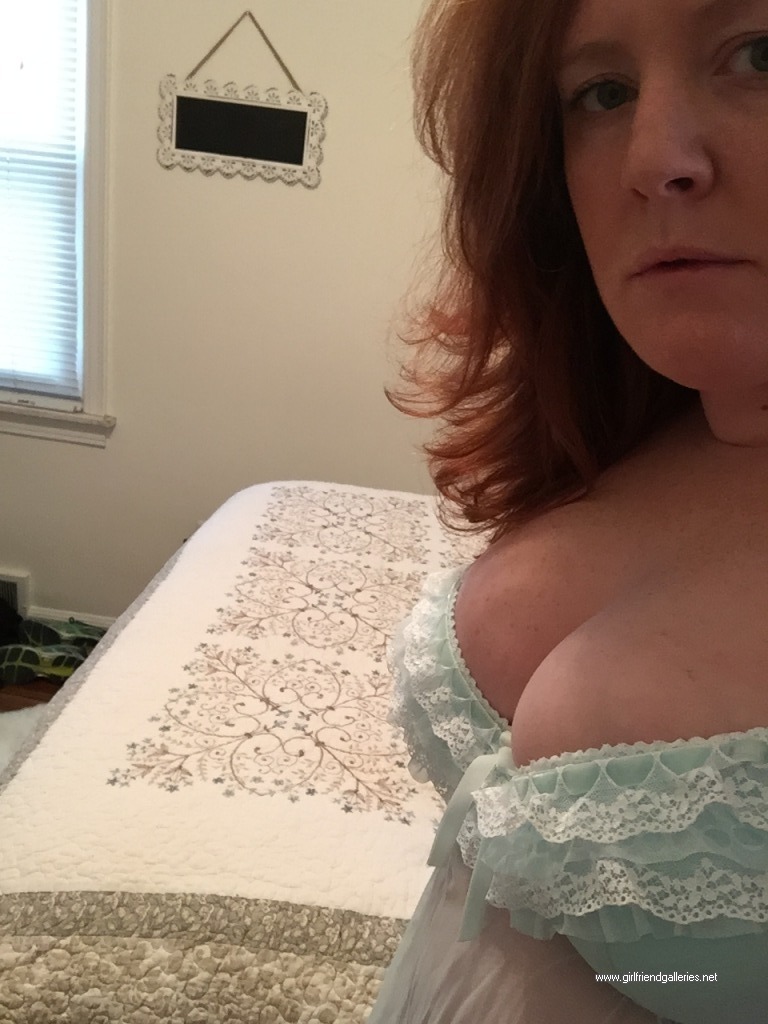 Redhead girlfriend shows off her body