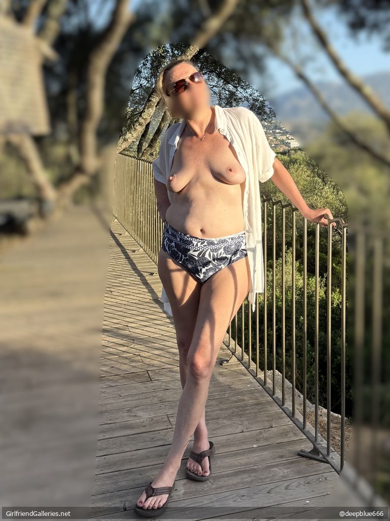 Holiday hot posing
