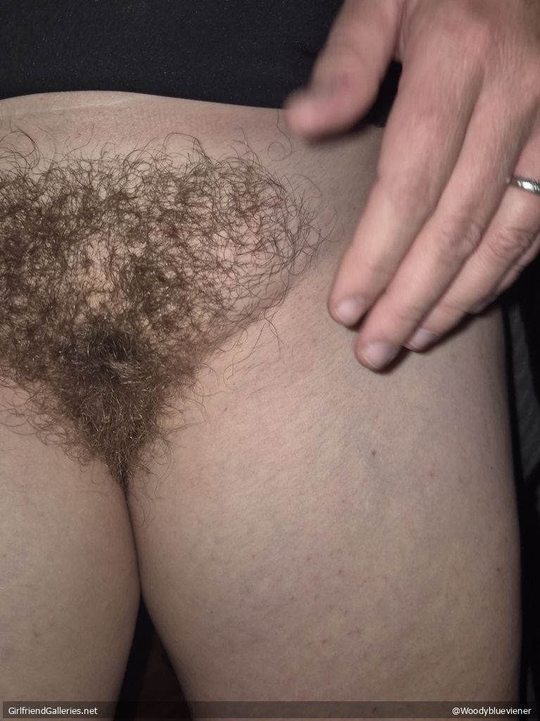 Pulling back some pubes