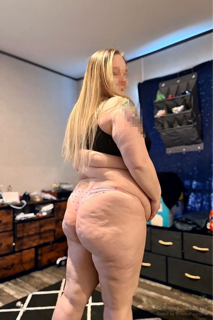 Wife’s beautiful pregnant body