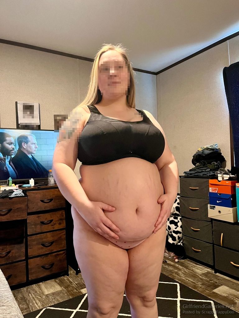 Wife’s beautiful pregnant body