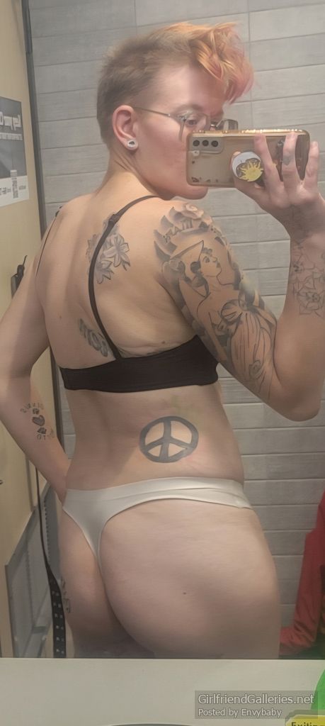 Does nudes in a truck stop shower make me a lot lizard? 🤔