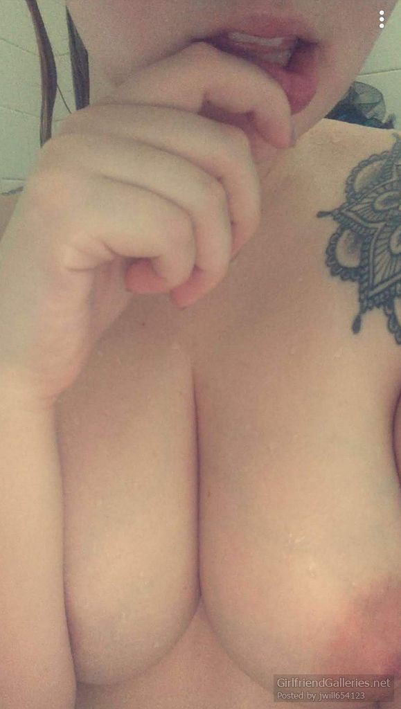 Sexy girlfriend naked body