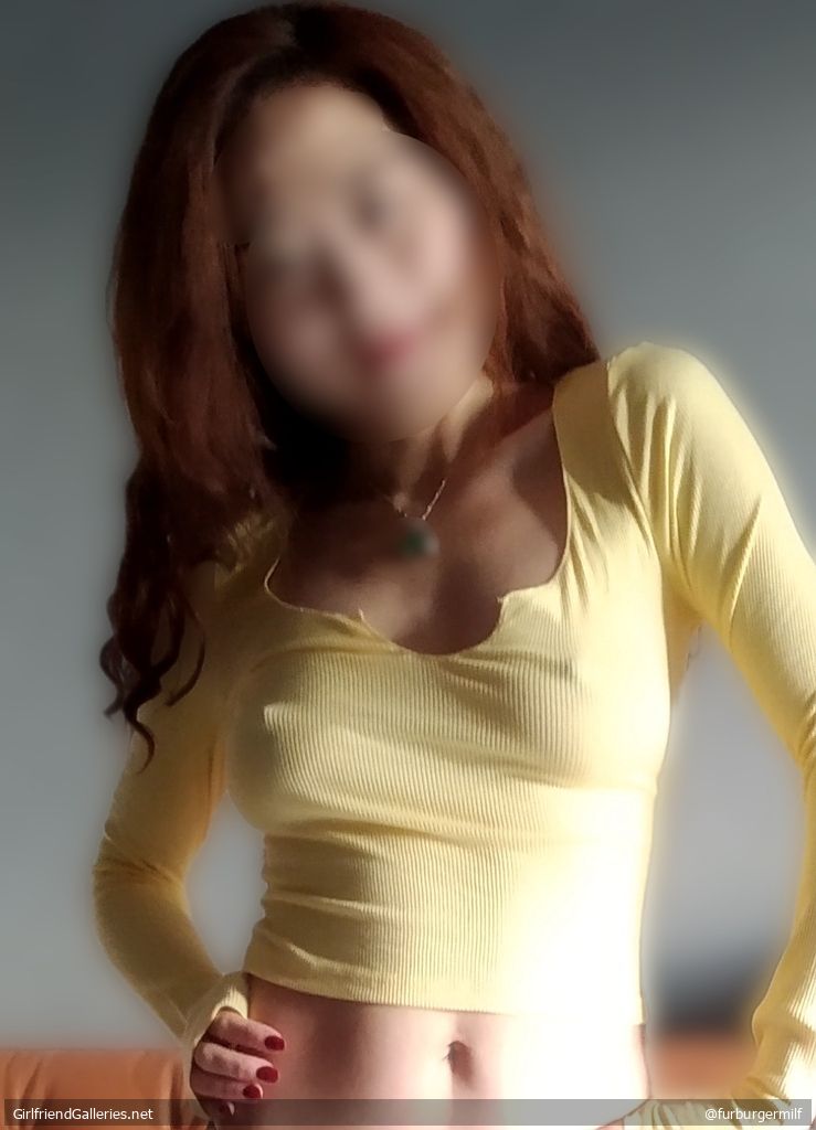 Pre nudity: Bikini and Pokies