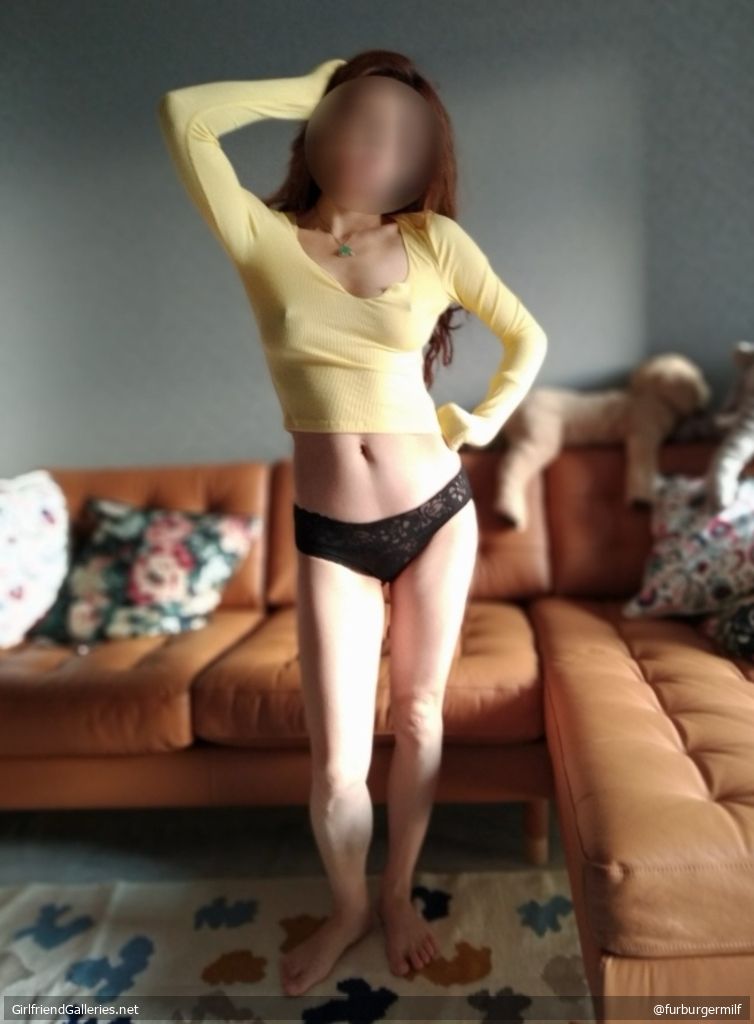 Pre nudity: Bikini and Pokies