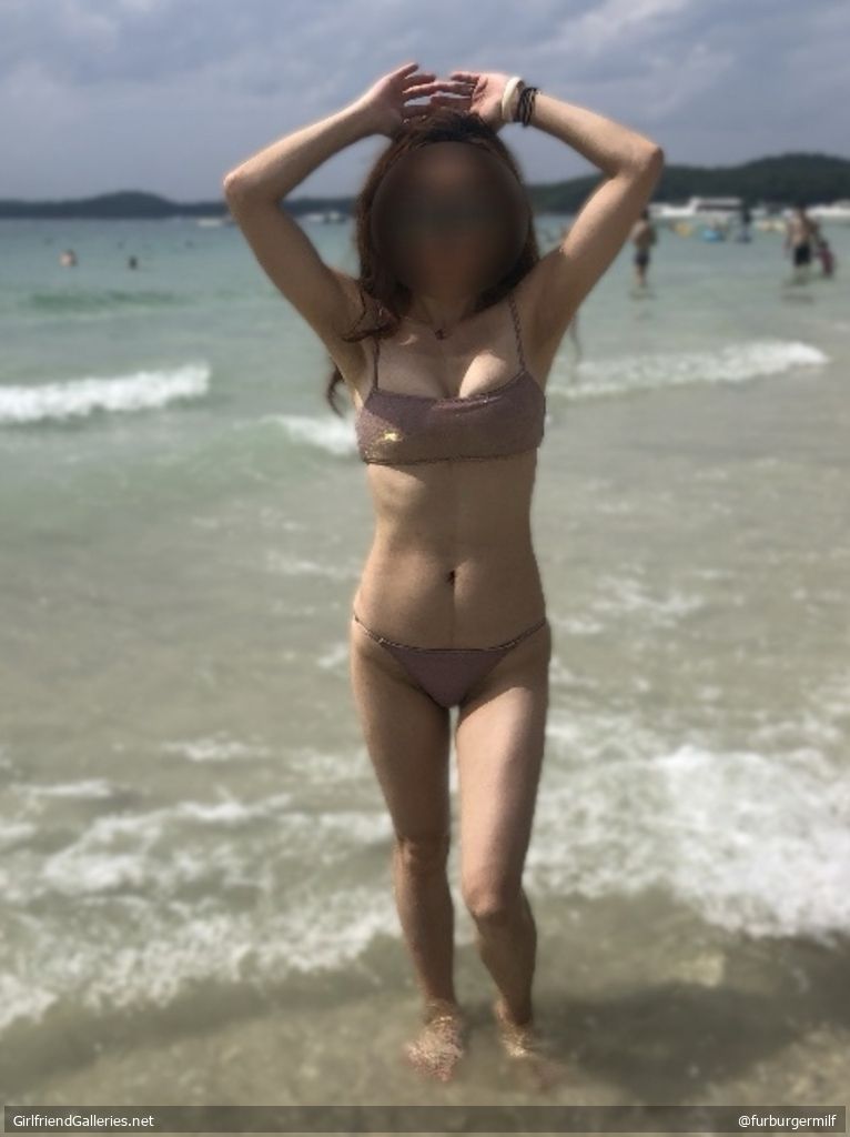 Pre nudity: Bikini and Pokies
