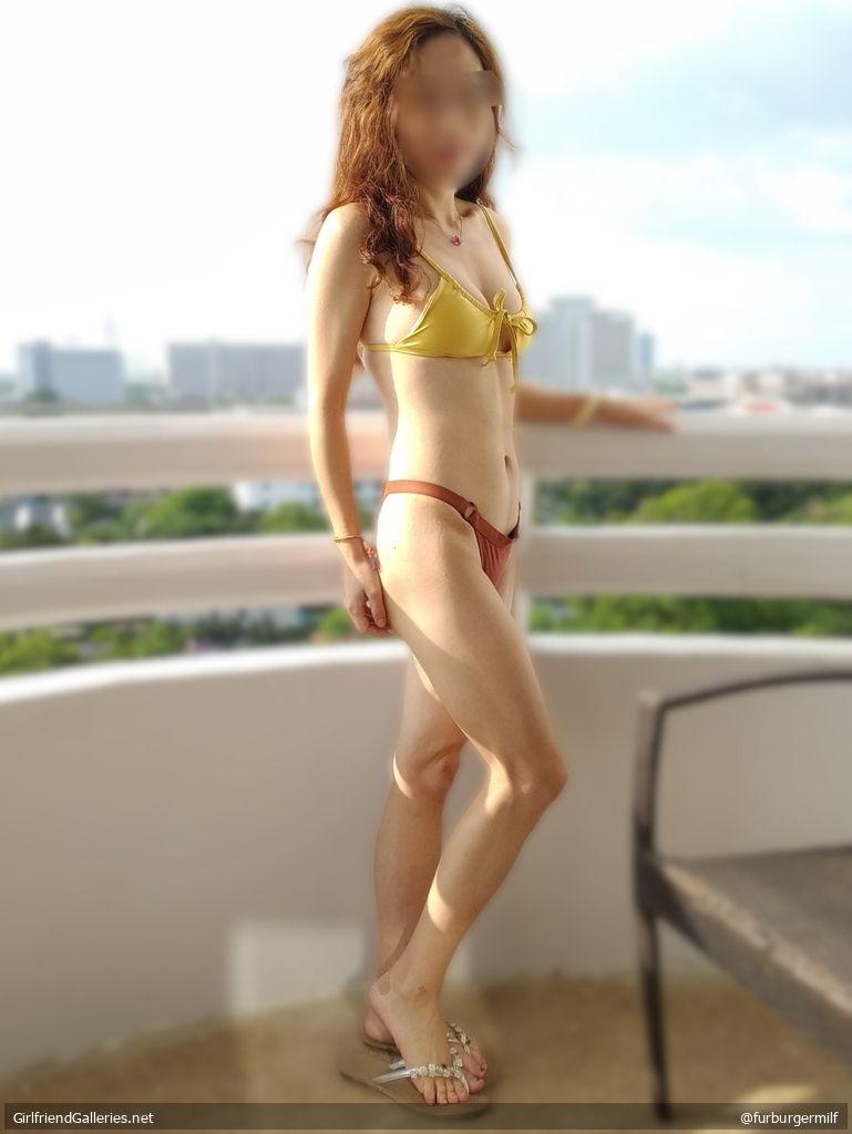 Pre nudity: Bikini and Pokies