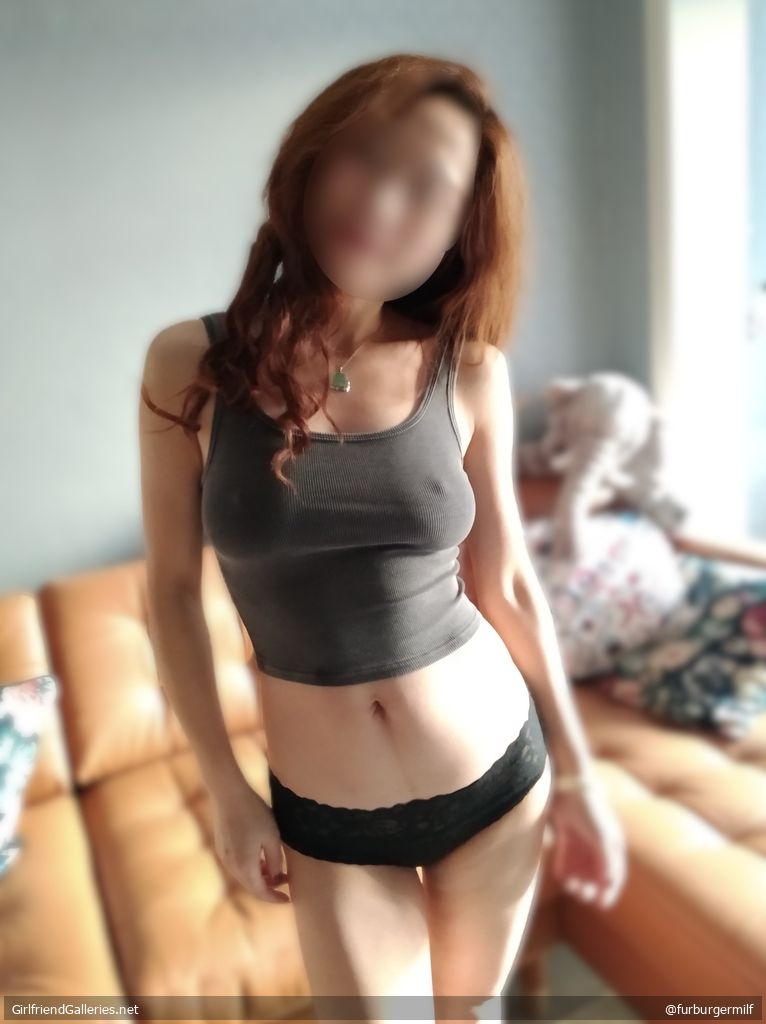 Pre nudity: Bikini and Pokies
