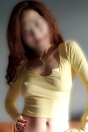 Pre nudity: Bikini and Pokies