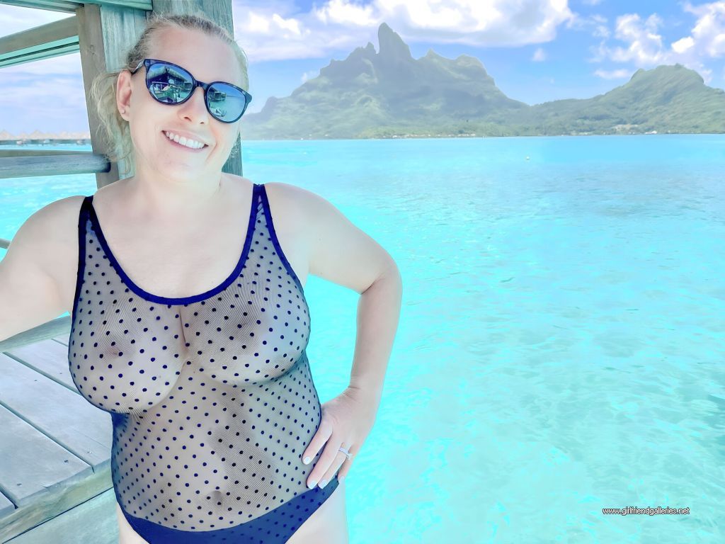 Girlfriend Nude in Tahiti