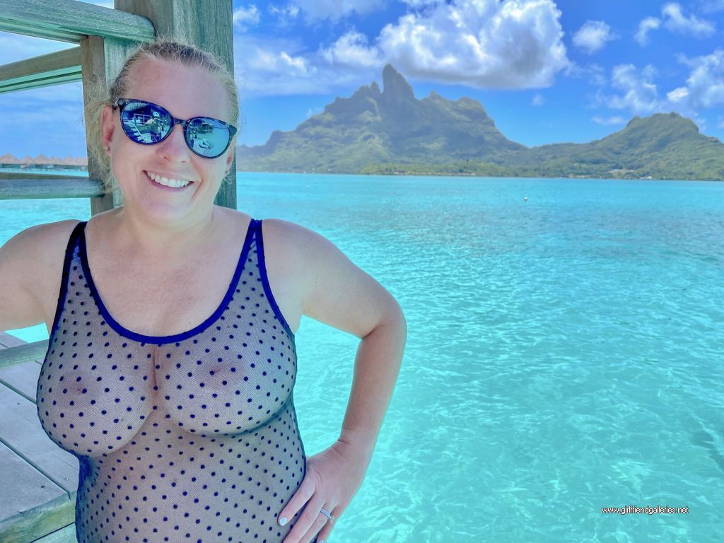 Girlfriend Nude in Tahiti