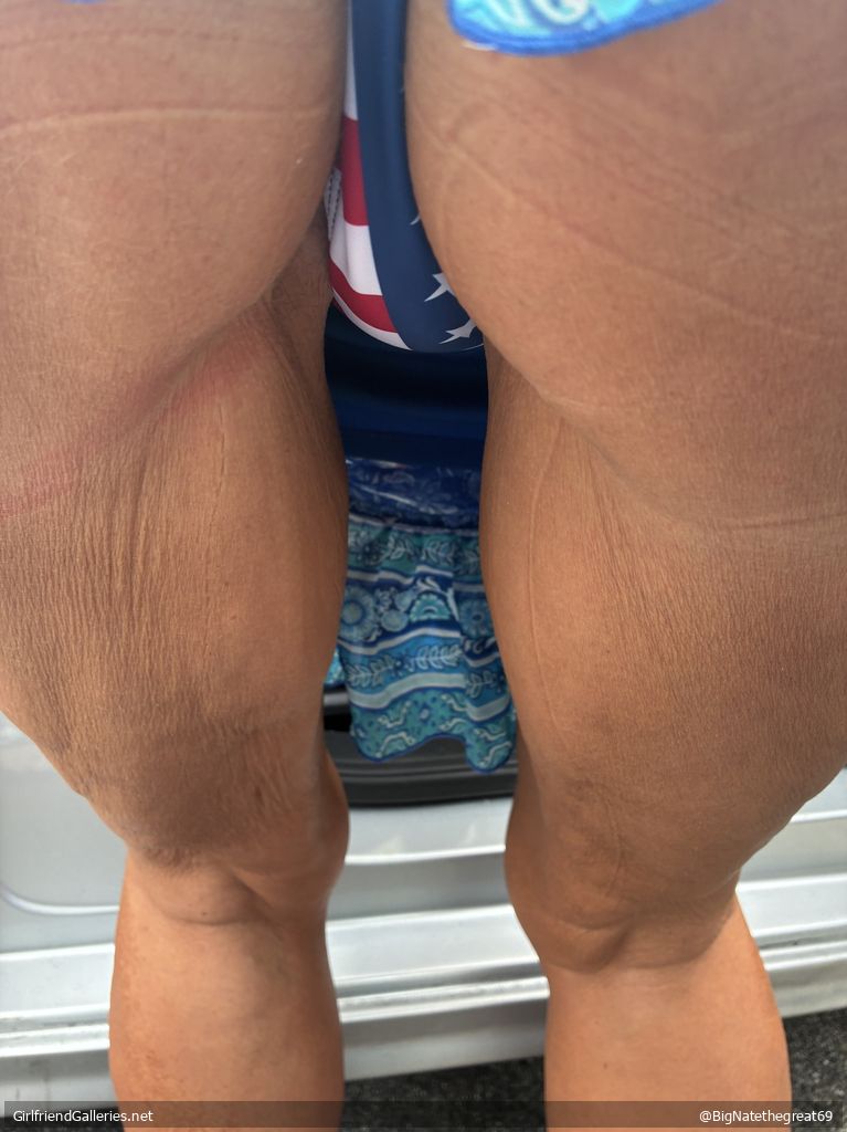 Girlfriend showing off