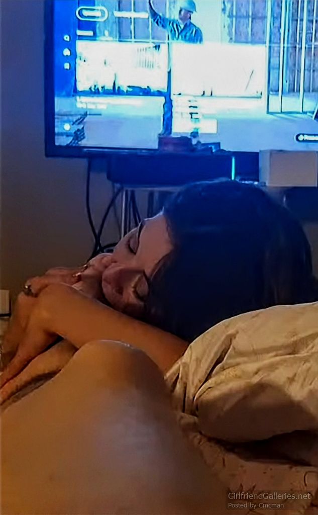 She loves sucking toes and cock