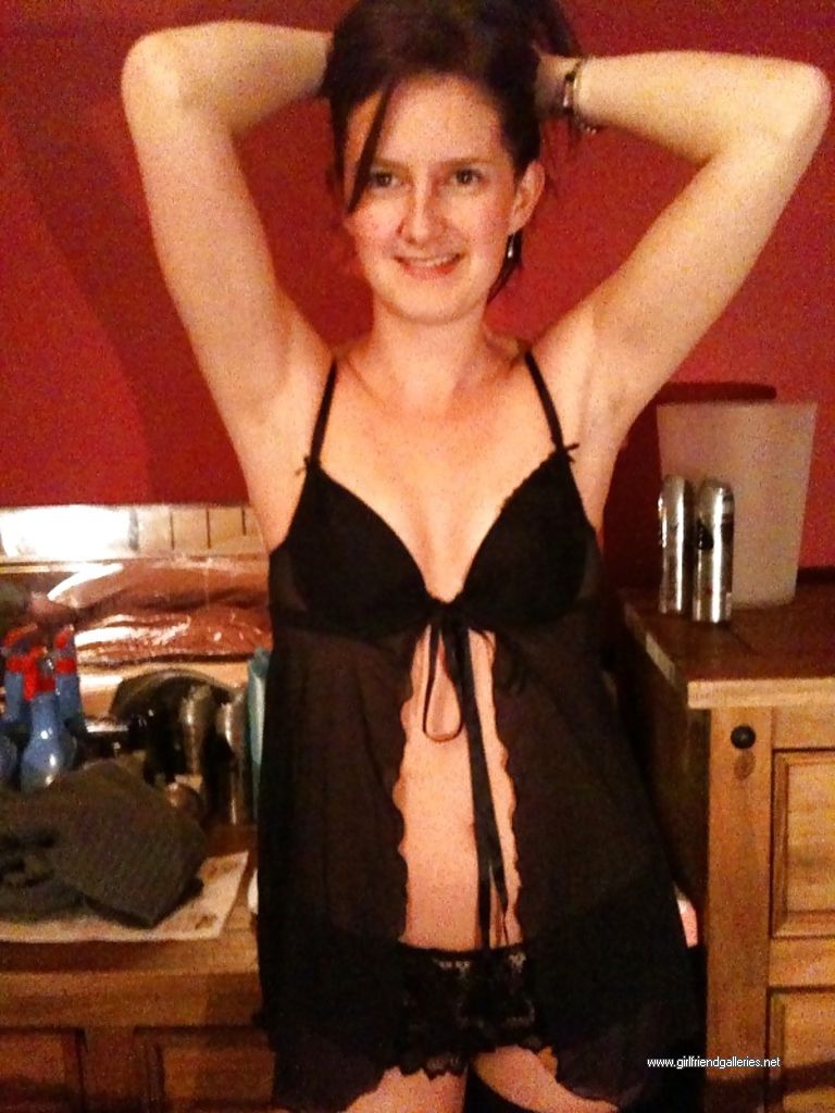 Natalie posing pre-meet in black lingerie