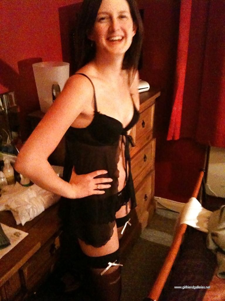 Natalie posing pre-meet in black lingerie