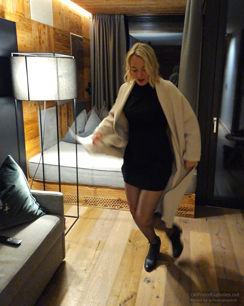 Amateur photo shoot in a hotel room