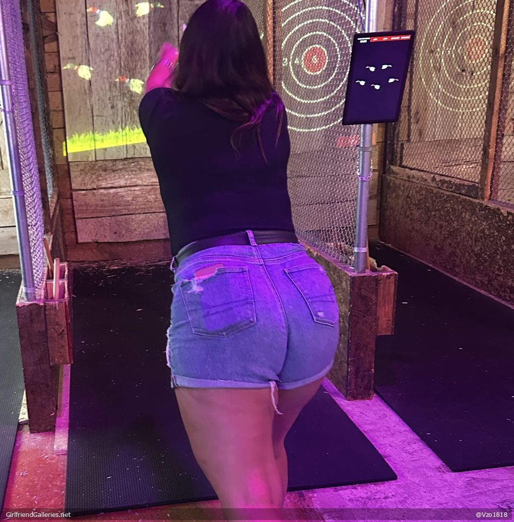 Wife’s (35) fat ass and meaty pussy