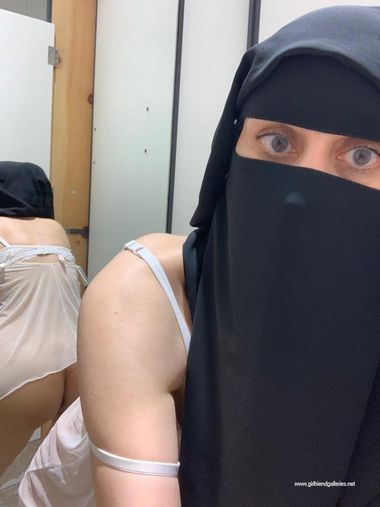 Niqab pussy قحبه منقبه مشتهيه 