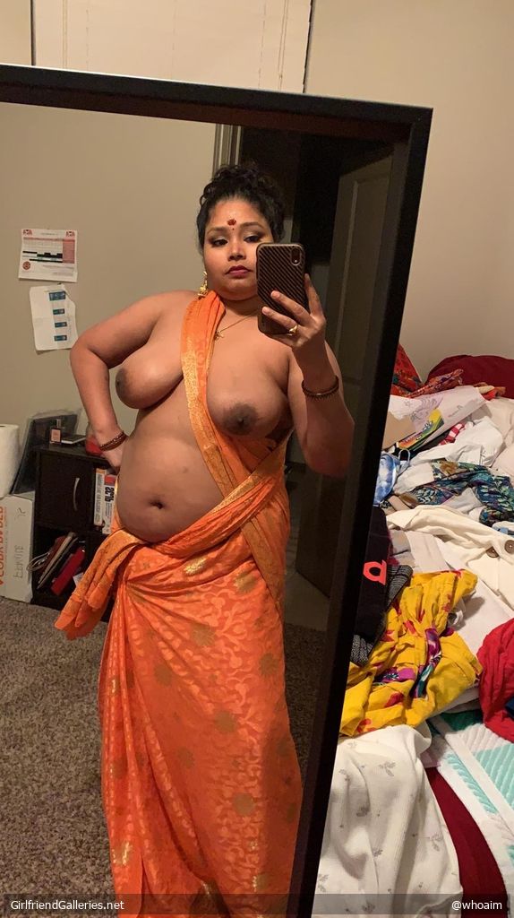 Desi girlfriend saree tease
